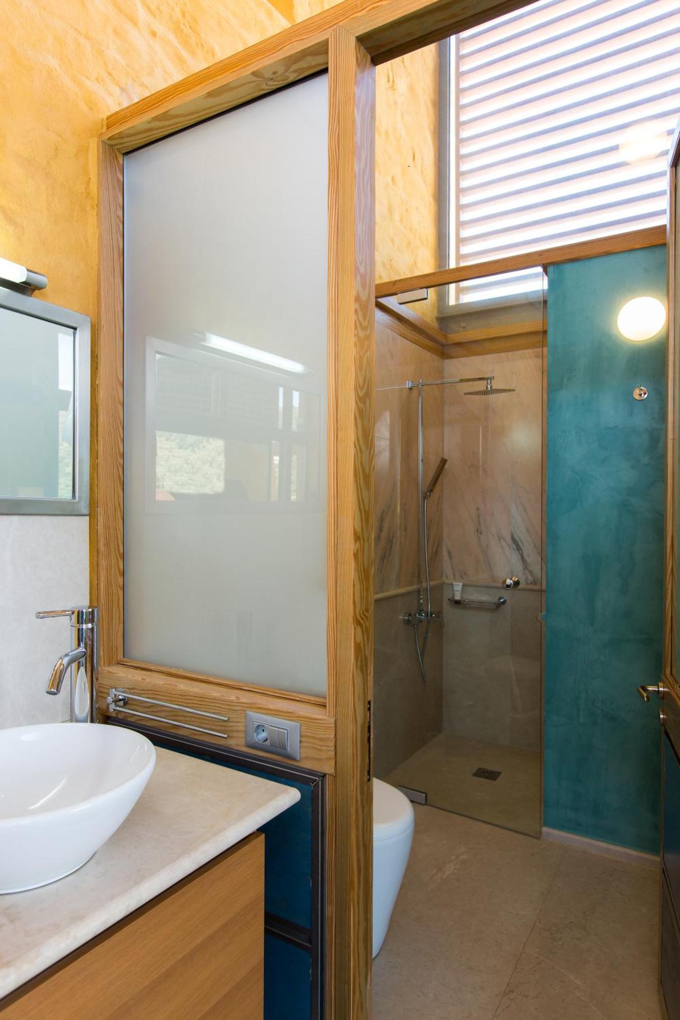 Beachfront Ravdoucha Epavlis Eleni Villa - Pool, Hot Tub, Gym, Sauna, Private Parking, Wifi Chania  Екстер'єр фото