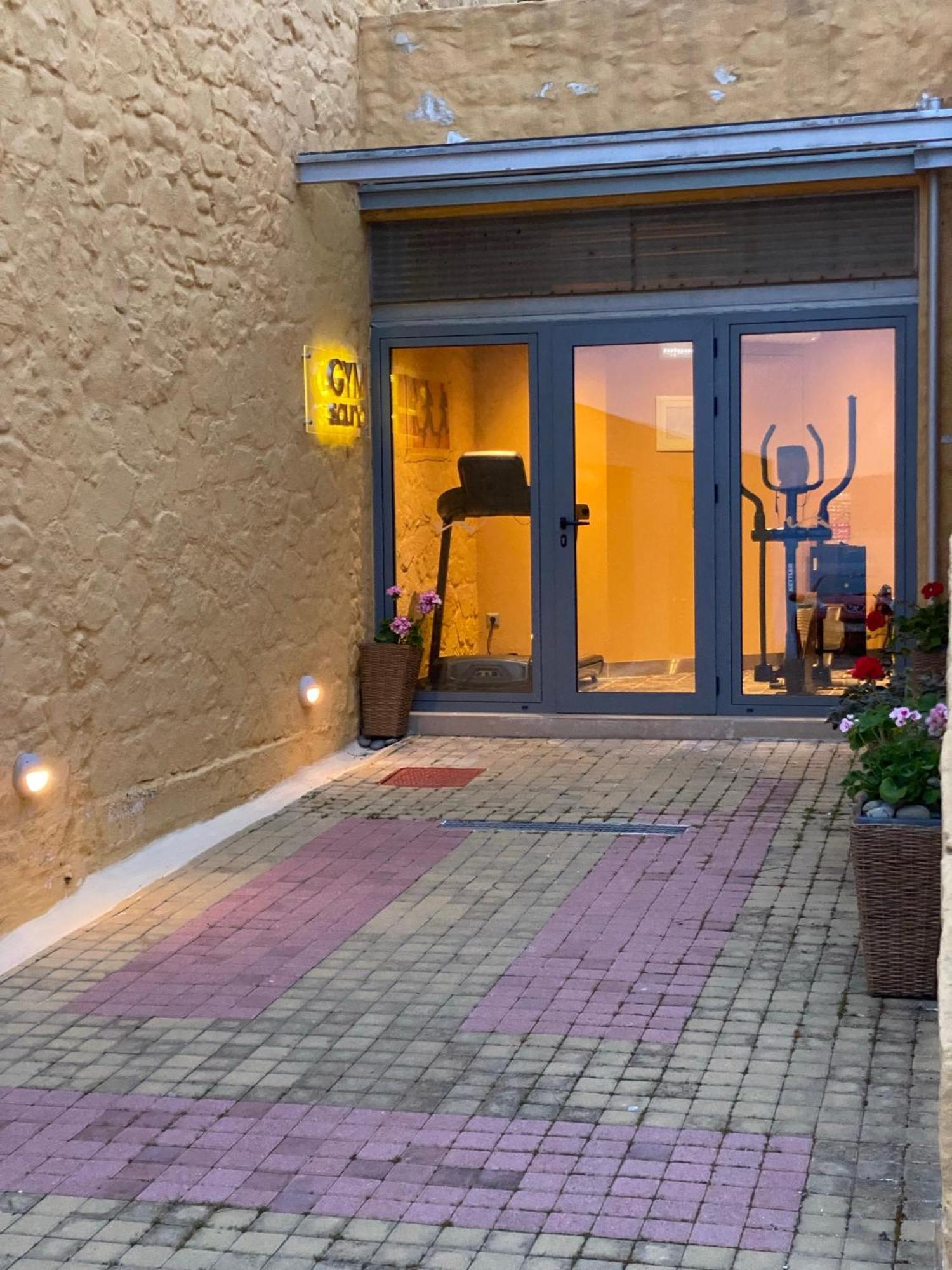 Beachfront Ravdoucha Epavlis Eleni Villa - Pool, Hot Tub, Gym, Sauna, Private Parking, Wifi Chania  Екстер'єр фото