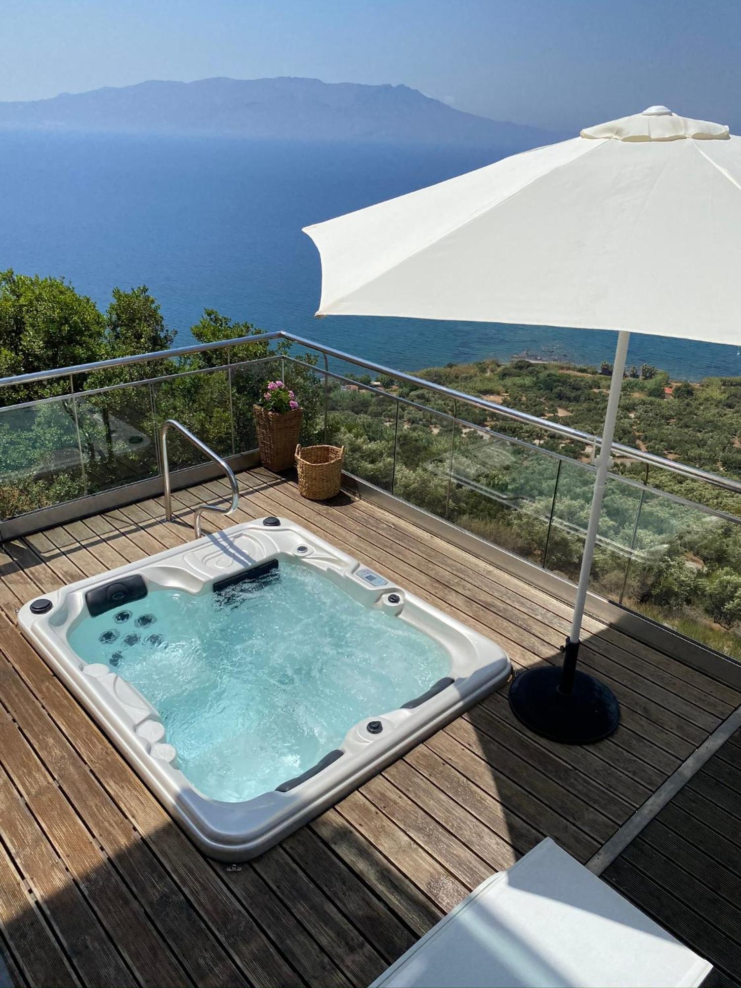 Beachfront Ravdoucha Epavlis Eleni Villa - Pool, Hot Tub, Gym, Sauna, Private Parking, Wifi Chania  Екстер'єр фото