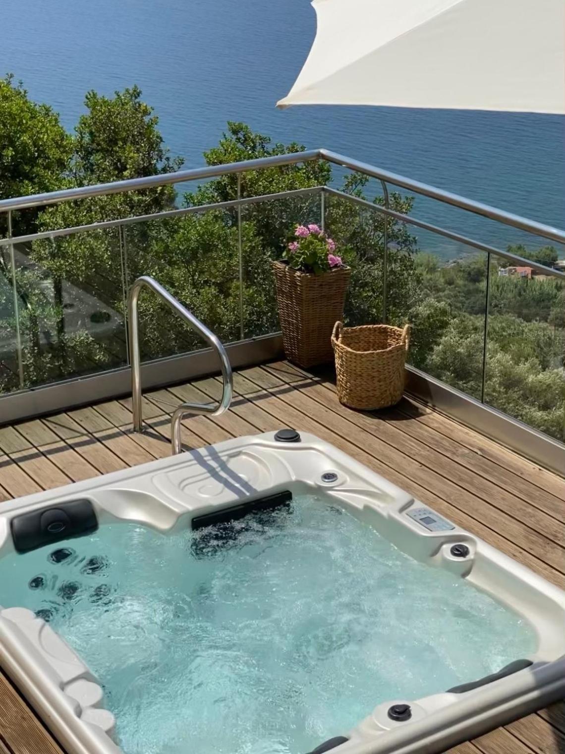 Beachfront Ravdoucha Epavlis Eleni Villa - Pool, Hot Tub, Gym, Sauna, Private Parking, Wifi Chania  Екстер'єр фото