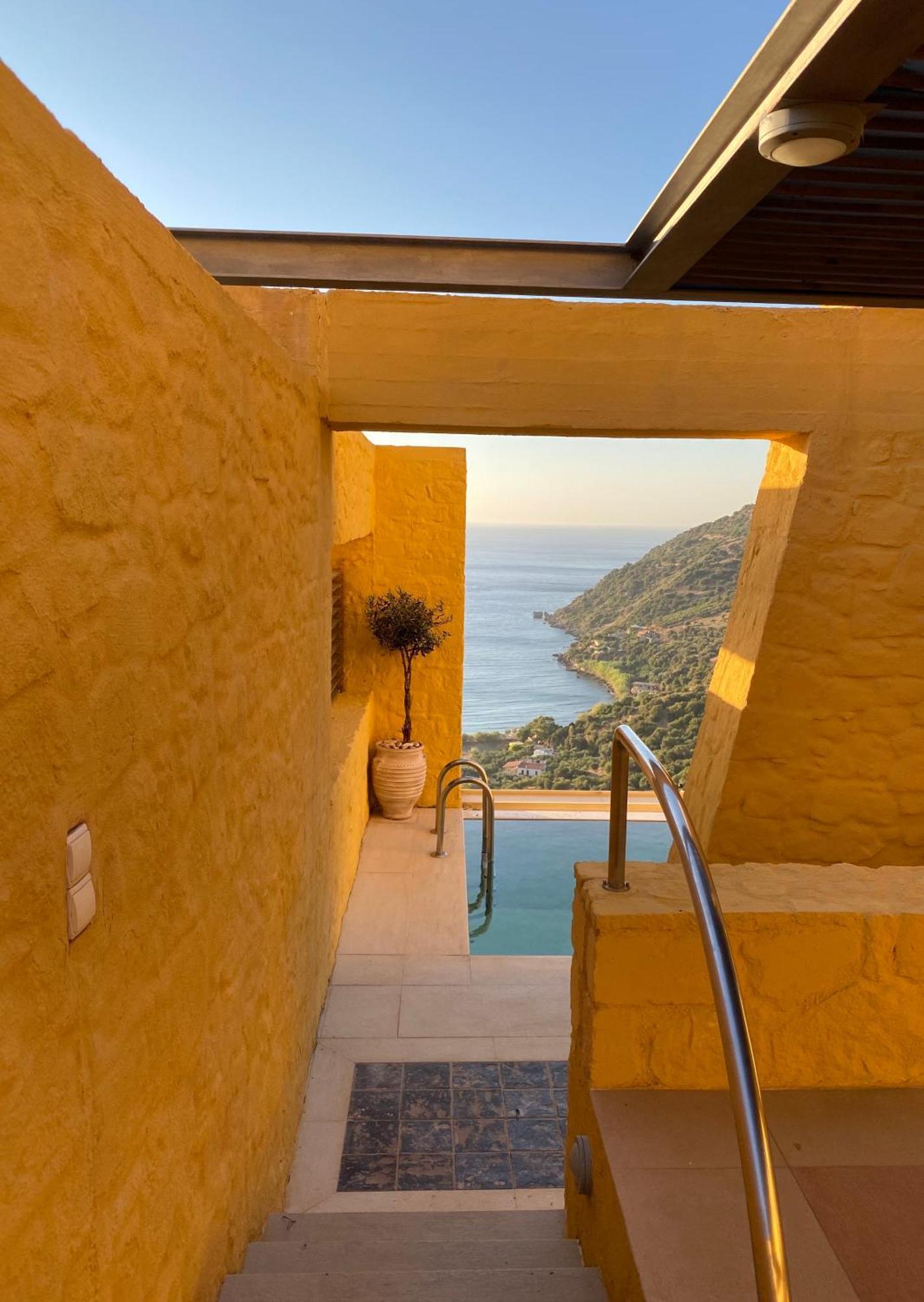 Beachfront Ravdoucha Epavlis Eleni Villa - Pool, Hot Tub, Gym, Sauna, Private Parking, Wifi Chania  Екстер'єр фото